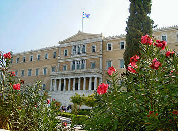 Das Parlamentsgebude in Athen am Sntagma-Platz, der ehemalige Knigspalast