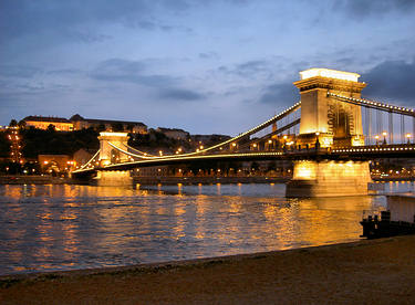 Kettenbrcke und die Budapester Burg