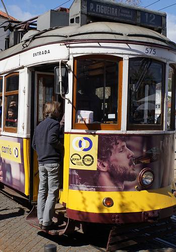 Strassenbahnen und Busse in Lissabon sorgen fr ein dichtes Nahverkehrssystem