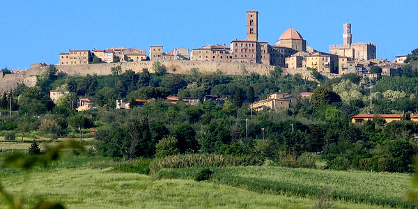 Die mittelalterliche Stadt Volterra liegt mitten im Herzen der Toskana