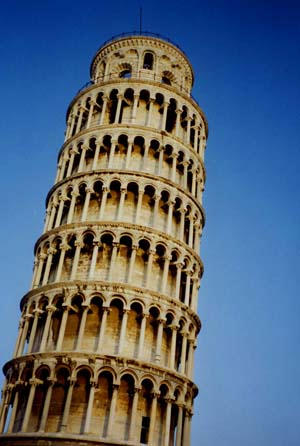 Der Schiefe Turm von Pisa ist das wohl bekannteste schiefe Gebude der Welt und Wahrzeichen der Stadt Pisa in Italien