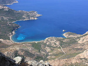 Eine einsame Badebucht bei Calvi auf Korsika