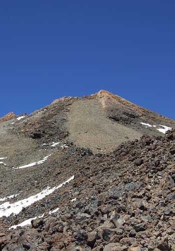 Von der Bergstation bis zum Kraterrand darf man nur mit einer zuvor eingeholten Genehmigung (Permission)