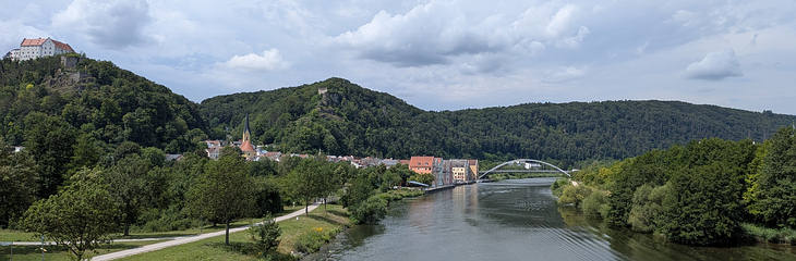 Riedenburg: eine sch�ne Altstadt, mit alten Burgen auf den H�geln.