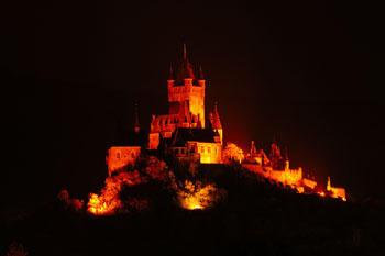 beleuchtete Burg an der Mosel bei Cochem / Urlaubsbild 1555489