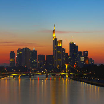 Frankfurter Skyline und Finanzzentrum / Urlaubsbild 35743131