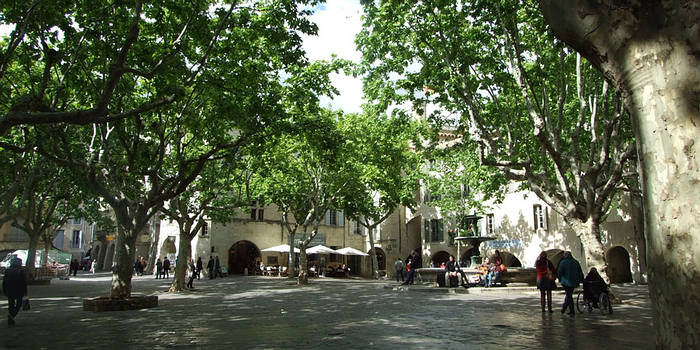 Uzes