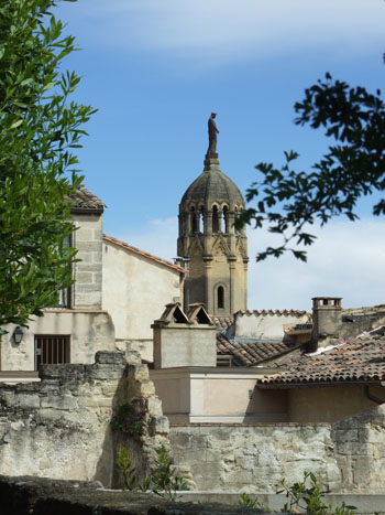 Uzes