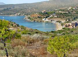 Landschaft in der Region Attika am Kap Sounion südöstlich von Athen. Der Küstenstreifen ist beliebtes Ausflugsziel