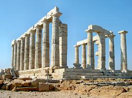 Der Poseidontempel für Poseidon, den Gott des Meeres, in der Region Attika am Kap Sounion (südöstlich von Athen). Der Marmortempel wurde 444 v. Chr. erbaut