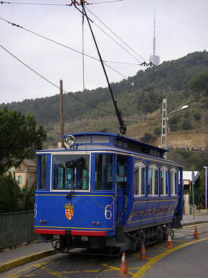 Diese Straßenbahn fährt in Barcelona seit 1901 bis zur Station Funicular de Tibidabo