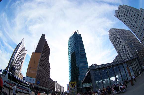 Sony Center in Berlin: hier gibt es alles