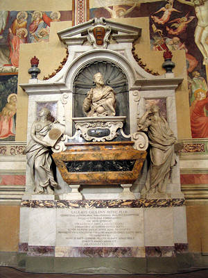 Grabmal von Galileo Galilei. Der Sarkophag steht in der Domkirche Santa Croce in Florenz