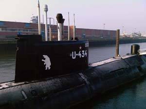 U-434 im Hamburger Hafen