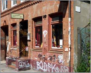 Mit dem Namen der Washington Bar in Hamburg-St.Pauli ist untrennbar der Name 'Freddy Quinn' (Snger,Entertainer, Schauspieler) verbunden. Im Jahre 1954 wurde Freddy Quinn in dieser Bar entdeckt