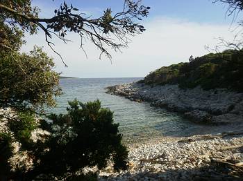 eine einsame Bucht zum Baden eine einsame Bucht zum Baden