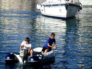 2 Jungs mit dem Boot