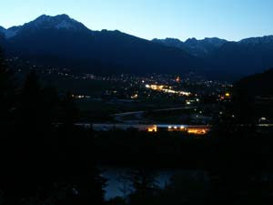 Imst in der Abenddämmerung