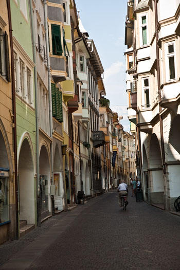 Bozen, Laubengasse in der Altstadt von Bozen  / Bild 16133368