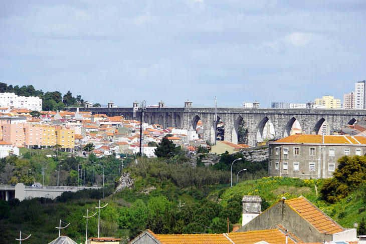 Aqueduto das Águas Livres, aufgenommen vom Friedhof der Vergngungen (Cemiterio dos Prazeres)