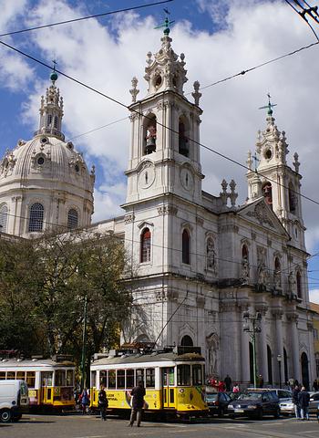 Die Basílica da Estrela am Praca da Estrela in Lissabon