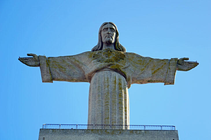 Cristo Rei Statue