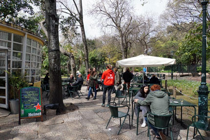 Cafe und Bistro im Jardim de Estrela