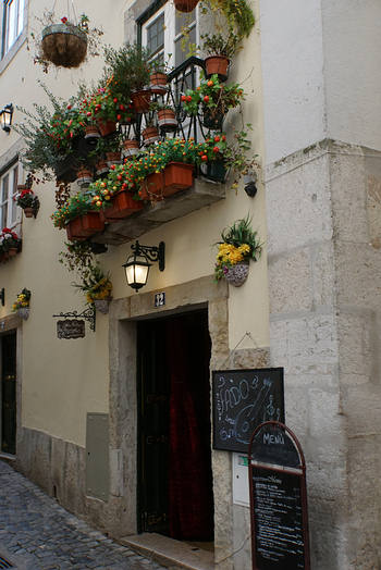 Lissabon am Abend bzw. Nachts. Weinstuben, Fado Restaurants