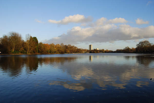 Hyde Park - im Vordergrund der Serpentine Lake