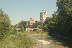 Blick auf die Ludwigsbrcke und Mllersches Volksbad