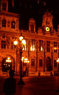 Hôtel de Ville bei Nacht