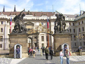 Eingang zur Prager Burg und zum Regierungssitz