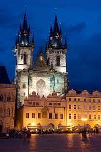 Teynkirche am Altstdter Ring bei Nacht