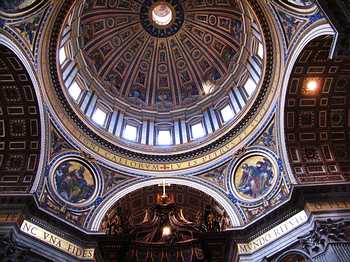 Petersdom Kuppel von unten