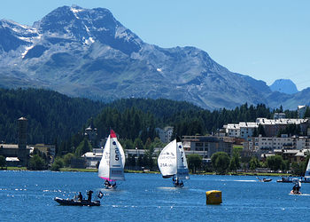 Wassersportaktivitten auf dem See vor St.Moritz