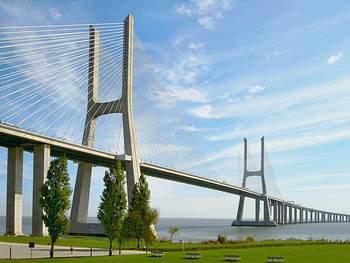 Die Hängebrücke über dem Tejo