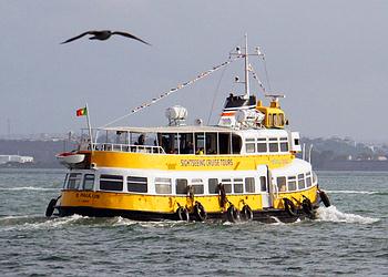 Schiffsverkehr über den Tejo