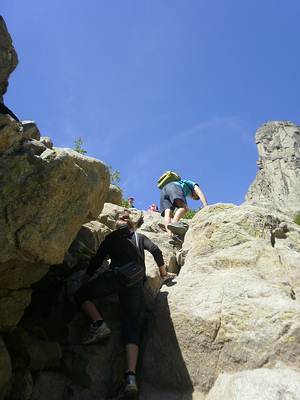 Ein paar kleinere Kletterpassagen auf halben Weg zum oberen See.